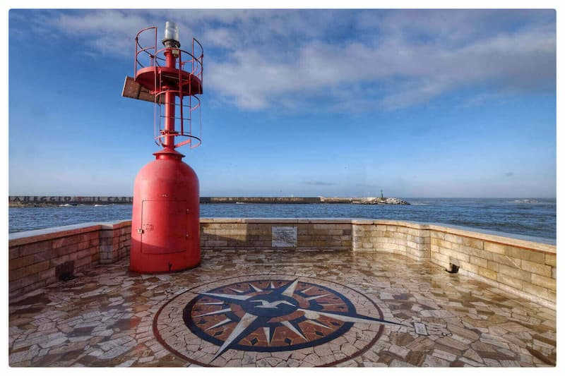 Scultura Rosa dei Venti sul molo