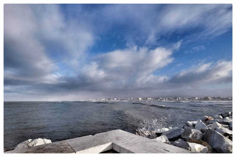 Vista del molo dal mare