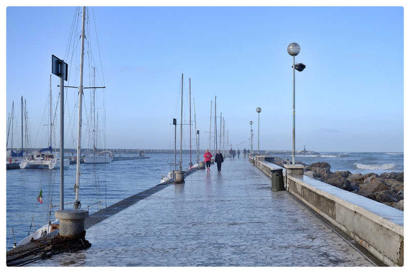 Due mondi sul Molo - installazione artistica